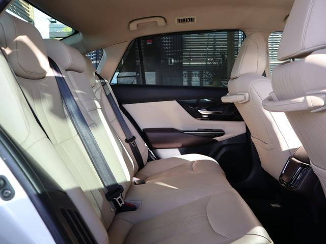 クラウンハイブリッド G-エグゼクティブ OPパノラミックビューモニター/RS純正18インチホイール/純正ドラレコ/衝突軽減&追従機能/ヘッドアップディスプレイ/BSM/デジタルインナーミラー/シートヒーター&クーラー/Bluetooth(37枚目)