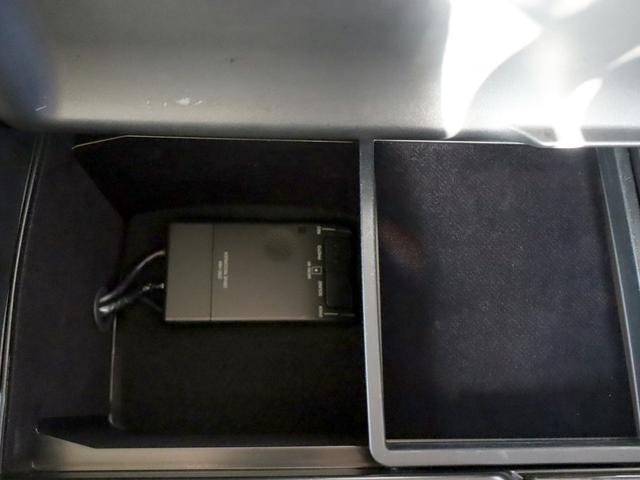 クラウンハイブリッド G-エグゼクティブ OPパノラミックビューモニター/RS純正18インチホイール/純正ドラレコ/衝突軽減&追従機能/ヘッドアップディスプレイ/BSM/デジタルインナーミラー/シートヒーター&クーラー/Bluetooth(46枚目)