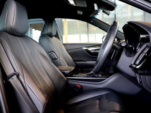 クラウンハイブリッド G-エグゼクティブ パノラミックビューモニター/衝突軽減&追従機能/三眼LEDヘッドライト/LTA/ブラインドスポットモニター/黒レザー/HUD/デジタルインナーミラー/ハンドルヒーター/Bluetooth/ETC(8枚目)