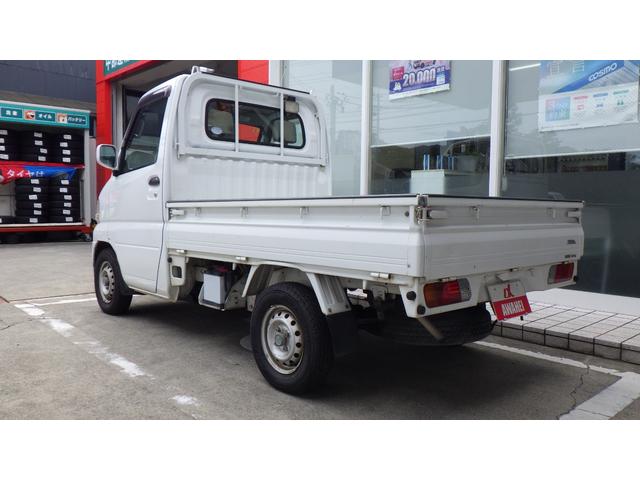 クリッパートラック 　４ＷＤ　ＡＴ車　エアコン　パワステ　エアバック　フロアマット　ドアバイザー（4枚目）