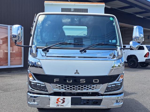 キャンター 全低床強化ダンプ　新型！リアビューカメラ　オリジナルステンレスバンパー　カーナビ　ＥＴＣ　全低床ダンプ　４ナンバー３ｔ強化ダンプ　純正メッキパーツ　中外可動式コボレーン　中間ピン装備　オーバーヘッドシェルフ（7枚目）