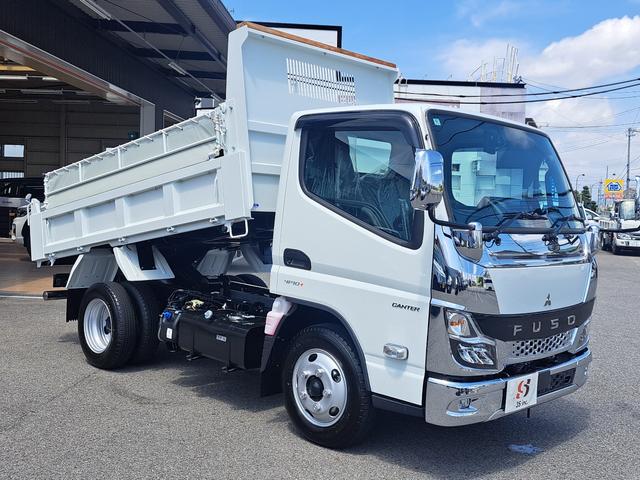 キャンター 全低床強化ダンプ　新型！リアビューカメラ　オリジナルステンレスバンパー　カーナビ　ＥＴＣ　全低床ダンプ　４ナンバー３ｔ強化ダンプ　純正メッキパーツ　中外可動式コボレーン　中間ピン装備　オーバーヘッドシェルフ（8枚目）