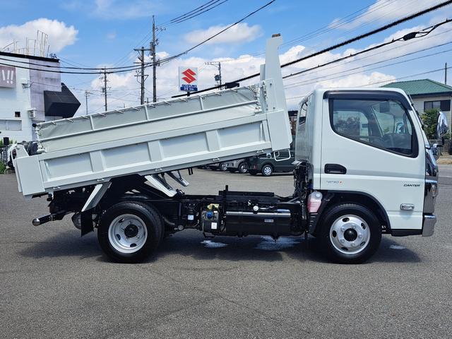 キャンター 全低床強化ダンプ　新型！リアビューカメラ　オリジナルステンレスバンパー　カーナビ　ＥＴＣ　全低床ダンプ　４ナンバー３ｔ強化ダンプ　純正メッキパーツ　中外可動式コボレーン　中間ピン装備　オーバーヘッドシェルフ（9枚目）
