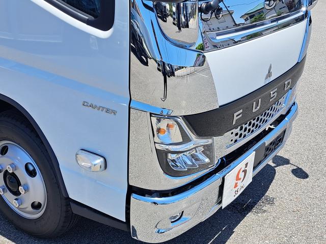 キャンター 全低床強化ダンプ　新型！リアビューカメラ　オリジナルステンレスバンパー　カーナビ　ＥＴＣ　全低床ダンプ　４ナンバー３ｔ強化ダンプ　純正メッキパーツ　中外可動式コボレーン　中間ピン装備　オーバーヘッドシェルフ（16枚目）
