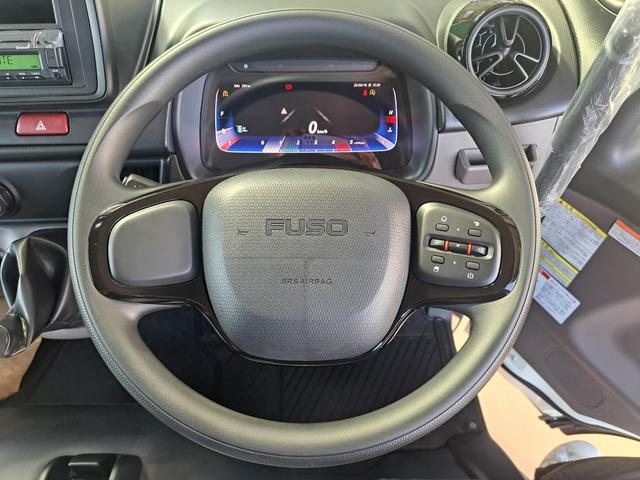 キャンター 全低床強化ダンプ　新型！リアビューカメラ　オリジナルステンレスバンパー　カーナビ　ＥＴＣ　全低床ダンプ　４ナンバー３ｔ強化ダンプ　純正メッキパーツ　中外可動式コボレーン　中間ピン装備　オーバーヘッドシェルフ（34枚目）