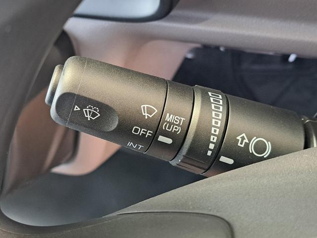 キャンター 全低床強化ダンプ　新型！リアビューカメラ　オリジナルステンレスバンパー　カーナビ　ＥＴＣ　全低床ダンプ　４ナンバー３ｔ強化ダンプ　純正メッキパーツ　中外可動式コボレーン　中間ピン装備　オーバーヘッドシェルフ（37枚目）