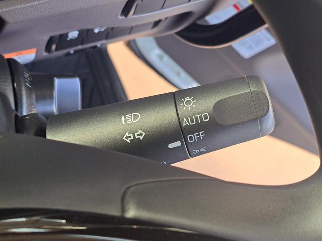 キャンター 全低床強化ダンプ　新型！リアビューカメラ　オリジナルステンレスバンパー　カーナビ　ＥＴＣ　全低床ダンプ　４ナンバー３ｔ強化ダンプ　純正メッキパーツ　中外可動式コボレーン　中間ピン装備　オーバーヘッドシェルフ（38枚目）