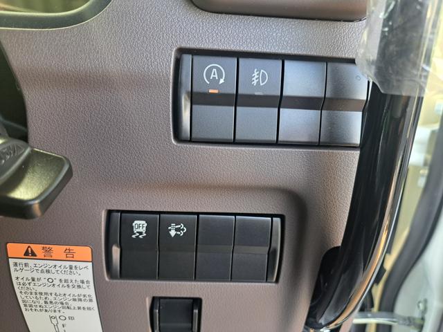 キャンター 全低床強化ダンプ　新型！リアビューカメラ　オリジナルステンレスバンパー　カーナビ　ＥＴＣ　全低床ダンプ　４ナンバー３ｔ強化ダンプ　純正メッキパーツ　中外可動式コボレーン　中間ピン装備　オーバーヘッドシェルフ（49枚目）