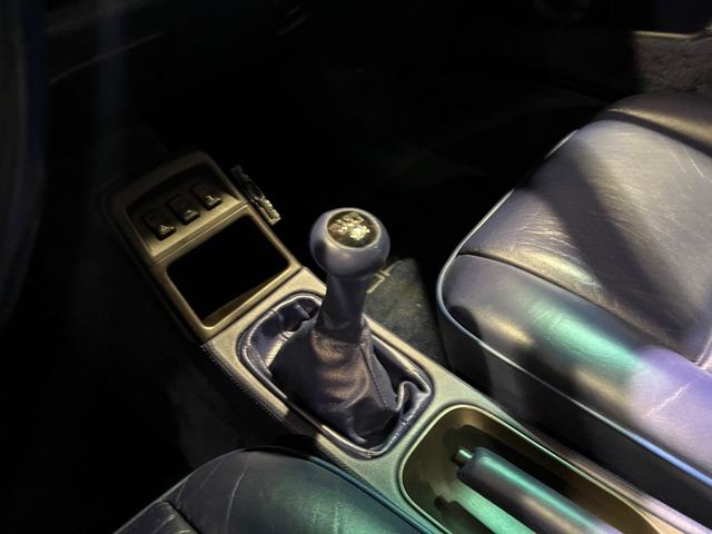 ９１１ターボ　ディーラー車　５速マニュアル　左ハンドル　サンルーフ　エンジンＯ／Ｈ済み　ブルーインテリア(42枚目)