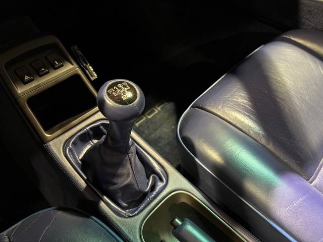 ９１１ターボ　ディーラー車　５速マニュアル　左ハンドル　サンルーフ　エンジンＯ／Ｈ済み　ブルーインテリア(43枚目)