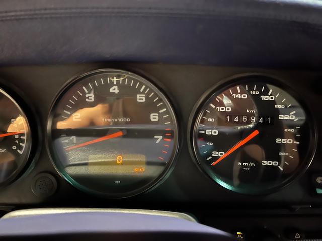 ９１１ ９１１ターボ　ディーラー車　５速マニュアル　左ハンドル　サンルーフ　エンジンＯ／Ｈ済み　ブルーインテリア（58枚目）