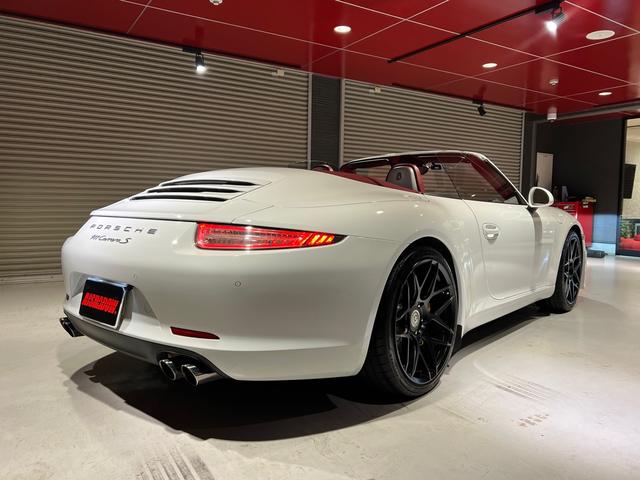 ９１１ ９１１カレラＳカブリオレ　左ハンドル　ＰＤＫ　スポーツクロノ　スポーツエグゾースト　カーボンブレーキ　バーガンディトップ　赤革　ＨＲＥ２０インチＡＷ　社外フロントエアロ（ＧＡＲＡＧＥ　ＥＵＲ／純正バンパー有）ＢＯＳＥスピーカー　ＰＳＡＭ　社外ナビドラレコレーダー（20枚目）