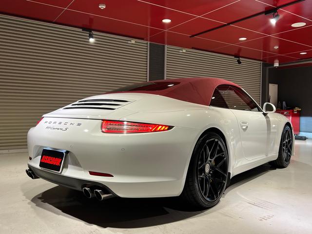 ９１１カレラＳカブリオレ　左ハンドル　ＰＤＫ　スポーツクロノ　スポーツエグゾースト　カーボンブレーキ　バーガンディトップ　赤革　ＨＲＥ２０インチＡＷ　社外フロントエアロ（ＧＡＲＡＧＥ　ＥＵＲ／純正バンパー有）ＢＯＳＥスピーカー　ＰＳＡＭ　社外ナビドラレコレーダー(65枚目)