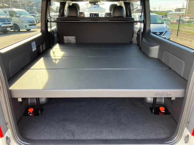 ハイエースバン スーパーＧＬ　ダークプライムＩＩ　登録済未使用車／４ＷＤ／寒冷地仕様／ＡＬＰＩＮＥ　ＢＩＧＤＡ／ＨＤＭＩ／ＥＴＣ／パノラミックビューＭ／デジタルインナーＭ／ＴＲＤフロントスポイラー／１６ｉｎアルミ／両側パワースライドドア／ベッドキット（4枚目）