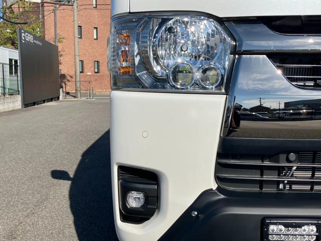 ハイエースバン スーパーＧＬ　ダークプライムＩＩ　登録済未使用車／４ＷＤ／寒冷地仕様／ＡＬＰＩＮＥ　ＢＩＧＤＡ／ＨＤＭＩ／ＥＴＣ／パノラミックビューＭ／デジタルインナーＭ／ＴＲＤフロントスポイラー／１６ｉｎアルミ／両側パワースライドドア／ベッドキット（13枚目）