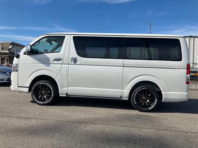 ハイエースバン スーパーＧＬ　ダークプライムＩＩ　登録済未使用車／４ＷＤ／寒冷地仕様／ＡＬＰＩＮＥ　ＢＩＧＤＡ／ＨＤＭＩ／ＥＴＣ／パノラミックビューＭ／デジタルインナーＭ／ＴＲＤフロントスポイラー／１６ｉｎアルミ／両側パワースライドドア／ベッドキット（24枚目）