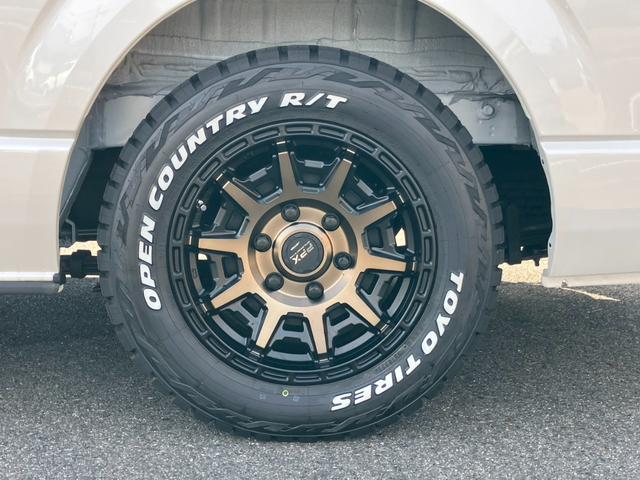 ハイエースバン スーパーＧＬ　ダークプライムＩＩ　登録済未使用車／４ＷＤ／寒冷地仕様／ＡＬＰＩＮＥ　ＢＩＧＤＡ／ＨＤＭＩ／ＥＴＣ／パノラミックビューＭ／デジタルインナーＭ／ＴＲＤフロントスポイラー／１６ｉｎアルミ／両側パワースライドドア／ベッドキット（25枚目）