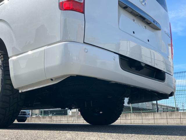 ハイエースバン スーパーＧＬ　ダークプライムＩＩ　登録済未使用車／４ＷＤ／寒冷地仕様／ＡＬＰＩＮＥ　ＢＩＧＤＡ／ＨＤＭＩ／ＥＴＣ／パノラミックビューＭ／デジタルインナーＭ／ＴＲＤフロントスポイラー／１６ｉｎアルミ／両側パワースライドドア／ベッドキット（41枚目）