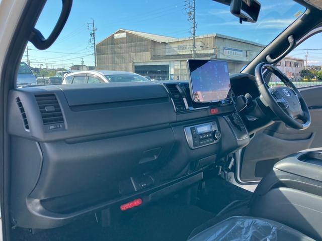 ハイエースバン スーパーＧＬ　ダークプライムＩＩ　登録済未使用車／４ＷＤ／寒冷地仕様／ＡＬＰＩＮＥ　ＢＩＧＤＡ／ＨＤＭＩ／ＥＴＣ／パノラミックビューＭ／デジタルインナーＭ／ＴＲＤフロントスポイラー／１６ｉｎアルミ／両側パワースライドドア／ベッドキット（47枚目）
