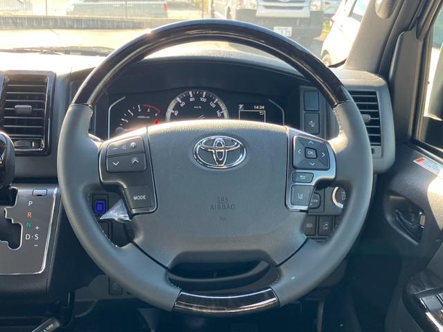ハイエースバン スーパーＧＬ　ダークプライムＩＩ　登録済未使用車／４ＷＤ／寒冷地仕様／ＡＬＰＩＮＥ　ＢＩＧＤＡ／ＨＤＭＩ／ＥＴＣ／パノラミックビューＭ／デジタルインナーＭ／ＴＲＤフロントスポイラー／１６ｉｎアルミ／両側パワースライドドア／ベッドキット（48枚目）
