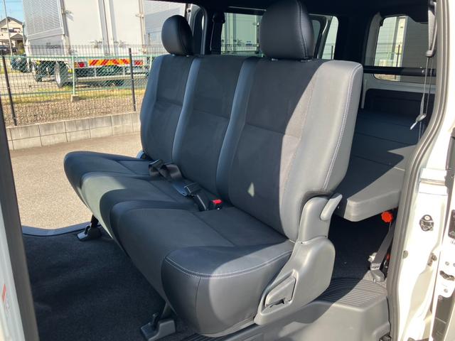 ハイエースバン スーパーＧＬ　ダークプライムＩＩ　登録済未使用車／４ＷＤ／寒冷地仕様／ＡＬＰＩＮＥ　ＢＩＧＤＡ／ＨＤＭＩ／ＥＴＣ／パノラミックビューＭ／デジタルインナーＭ／ＴＲＤフロントスポイラー／１６ｉｎアルミ／両側パワースライドドア／ベッドキット（60枚目）