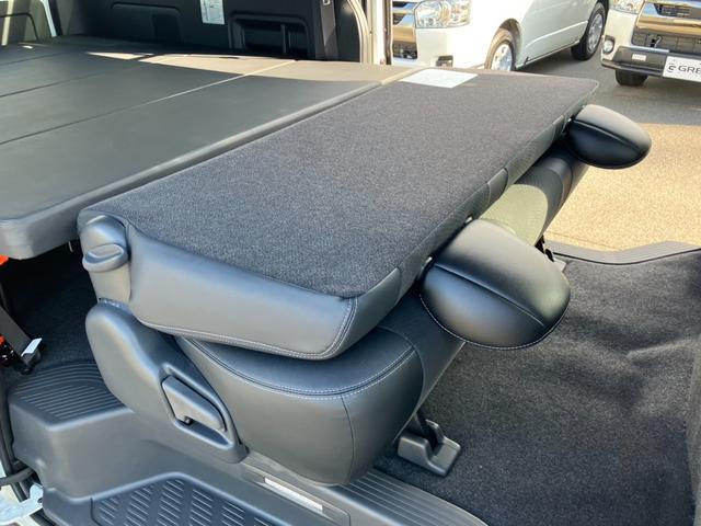 ハイエースバン スーパーＧＬ　ダークプライムＩＩ　登録済未使用車／４ＷＤ／寒冷地仕様／ＡＬＰＩＮＥ　ＢＩＧＤＡ／ＨＤＭＩ／ＥＴＣ／パノラミックビューＭ／デジタルインナーＭ／ＴＲＤフロントスポイラー／１６ｉｎアルミ／両側パワースライドドア／ベッドキット（61枚目）
