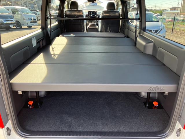 ハイエースバン スーパーＧＬ　ダークプライムＩＩ　登録済未使用車／４ＷＤ／寒冷地仕様／ＡＬＰＩＮＥ　ＢＩＧＤＡ／ＨＤＭＩ／ＥＴＣ／パノラミックビューＭ／デジタルインナーＭ／ＴＲＤフロントスポイラー／１６ｉｎアルミ／両側パワースライドドア／ベッドキット（70枚目）