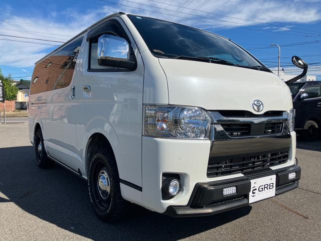 ハイエースバン スーパーＧＬ　ダークプライムＩＩ　４ＷＤ／寒冷地仕様／ナビＴＶ／バックカメラ／ＥＴＣ／パノラミックビューモニター／デジタルインナーミラー／フロントスポイラー／１６ｉｎアルミ／シートカバー／ＬＥＤヘッドライト／床張りキット／ベッドキット（9枚目）