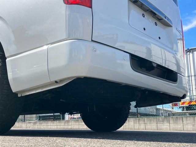 ハイエースバン スーパーＧＬ　ダークプライムＩＩ　４ＷＤ／寒冷地仕様／ナビＴＶ／バックカメラ／ＥＴＣ／パノラミックビューモニター／デジタルインナーミラー／フロントスポイラー／１６ｉｎアルミ／シートカバー／ＬＥＤヘッドライト／床張りキット／ベッドキット（42枚目）