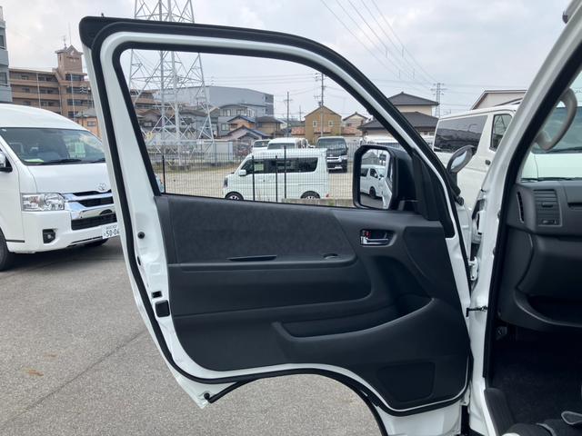 ハイエースワゴン グランドキャビン　登録済未使用車／４ＷＤ／４列１０人乗り／デジタルインナーミラー／パノラミックビューモニター／パワースライドドア／ＬＥＤヘッドライト／スマートキー／トヨタセーフティーセンス／ＬＥＤフォグ（40枚目）
