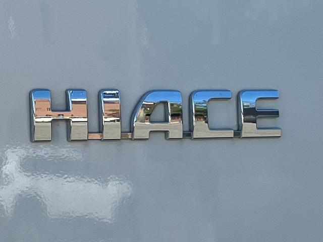ハイエースバン スーパーＧＬ　ダークプライムＩＩ　Ｋｅｎｗｏｏｄフローティングナビ／バックカメラ／パノラミックビューＭ／デジタルインナーミラー／ＧＲ８センターコンソール／シートカバー／クリアランスソナー／ＡＣ１００Ｖ電源／ベッドキット／ヒッチメンバー（40枚目）