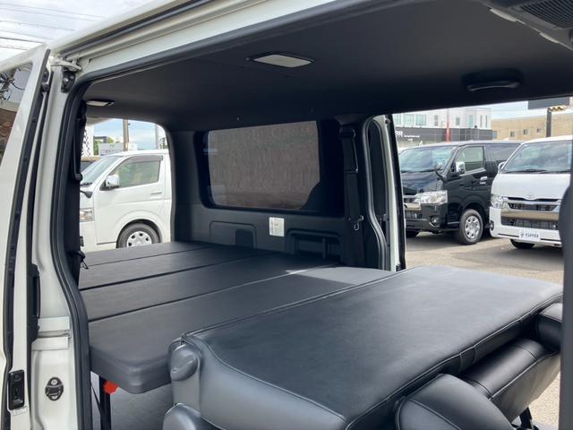 ハイエースバン スーパーＧＬ　ダークプライムＩＩ　１オーナー／ＡＬＰＩＮＥ　ＢＩＧＸ／Ｂカメラ／フリップダウンモニター／ＥＳＳＥＸフロントスポイラー／１７ｉｎＡＷ／ローダウン／両側電動スライドドア／ＬＥＤテール／ＧＲ８センターコンソール／ベッドキット（57枚目）