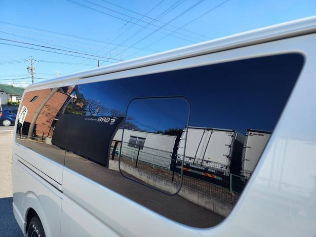 ハイエースバン スーパーＧＬ　ダークプライム　４ＷＤ／ＡＬＰＩＮＥ　ＢＩＧＤＡ／ＡＬＰＩＮＥデジタルインナーミラー／ＥＴＣ／ＥＳＳＥＸフロントスポイラー／サイドステップ／リアライナー／１６ｉｎアルミ／ローダウン／ＬＥＤテール／ベッドキット（36枚目）