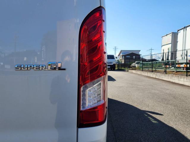 ハイエースバン スーパーＧＬ　ダークプライム　４ＷＤ／ＡＬＰＩＮＥ　ＢＩＧＤＡ／ＡＬＰＩＮＥデジタルインナーミラー／ＥＴＣ／ＥＳＳＥＸフロントスポイラー／サイドステップ／リアライナー／１６ｉｎアルミ／ローダウン／ＬＥＤテール／ベッドキット（41枚目）