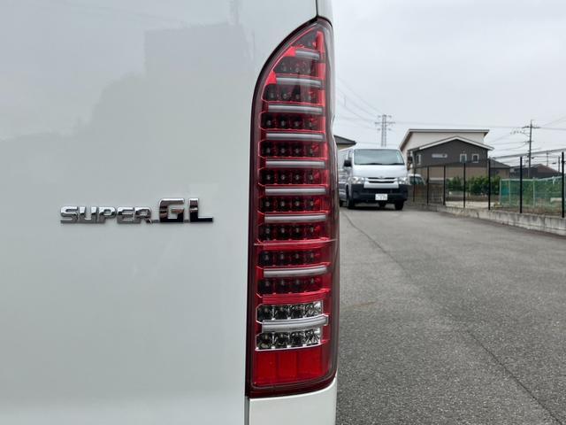 ハイエースバン ロングスーパーＧＬ　ナビＴＶ／バックカメラ／Ｂｌｕｅｔｏｏｔｈ／ＥＴＣ／フロントスポイラー／１７ｉｎアルミ／ローダウン／ＬＥＤテールライト／シートカバー／ベッドキット／ロッドホルダー／ＬＥＤヘッドライト／Ｗエアバック（41枚目）