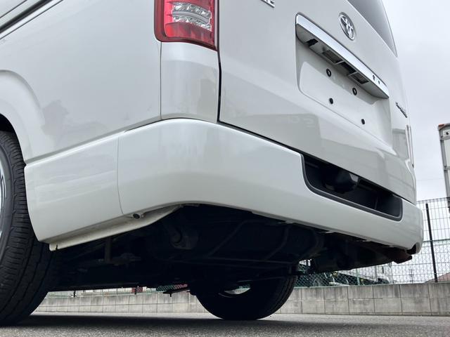 ハイエースバン ロングスーパーＧＬ　ナビＴＶ／バックカメラ／Ｂｌｕｅｔｏｏｔｈ／ＥＴＣ／フロントスポイラー／１７ｉｎアルミ／ローダウン／ＬＥＤテールライト／シートカバー／ベッドキット／ロッドホルダー／ＬＥＤヘッドライト／Ｗエアバック（43枚目）