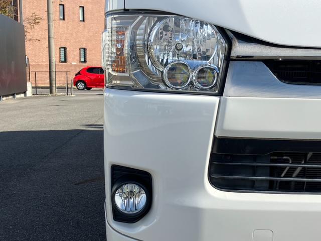 ハイエースバン スーパーGL ダークプライム ナビTV/Bカメラ/Bluetooth/ETC/バッドフェイスボンネット/フロントスポイラー/16inアルミ/ローダウン/AC100V電源/LEDヘッドライト/スマートキー&プッシュスタート/ベッド(2枚目)