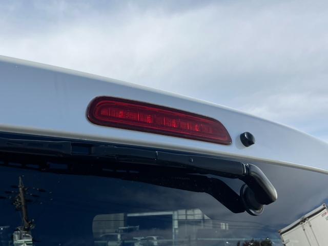 ハイエースバン スーパーGL ダークプライム ナビTV/Bカメラ/Bluetooth/ETC/バッドフェイスボンネット/フロントスポイラー/16inアルミ/ローダウン/AC100V電源/LEDヘッドライト/スマートキー&プッシュスタート/ベッド(37枚目)