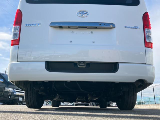 ハイエースバン スーパーGL ダークプライム ナビTV/Bカメラ/Bluetooth/ETC/バッドフェイスボンネット/フロントスポイラー/16inアルミ/ローダウン/AC100V電源/LEDヘッドライト/スマートキー&プッシュスタート/ベッド(43枚目)