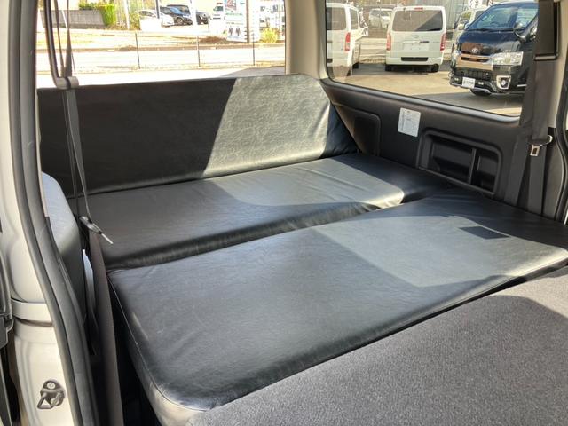 ハイエースバン スーパーGL ダークプライム ナビTV/Bカメラ/Bluetooth/ETC/バッドフェイスボンネット/フロントスポイラー/16inアルミ/ローダウン/AC100V電源/LEDヘッドライト/スマートキー&プッシュスタート/ベッド(57枚目)