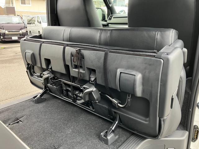 ハイエースバン スーパーGL ダークプライムII ALPINE BIGDA/Bカメラ/HDMI/ETC/トヨタセーフティーセンス/LEDヘッドライト/GR8フロントスポイラー/ESSEX18inアルミ/センターコンソール/シートカバー/ベッドキット(62枚目)