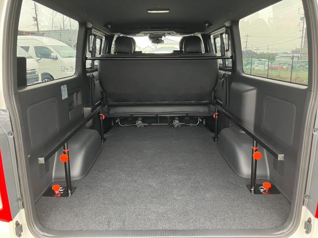ハイエースバン スーパーGL ダークプライムII ALPINE BIGDA/Bカメラ/HDMI/ETC/トヨタセーフティーセンス/LEDヘッドライト/GR8フロントスポイラー/ESSEX18inアルミ/センターコンソール/シートカバー/ベッドキット(64枚目)