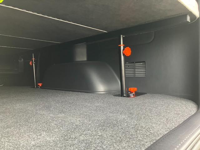 ハイエースバン スーパーGL ダークプライムII ALPINE BIGDA/Bカメラ/HDMI/ETC/トヨタセーフティーセンス/LEDヘッドライト/GR8フロントスポイラー/ESSEX18inアルミ/センターコンソール/シートカバー/ベッドキット(66枚目)