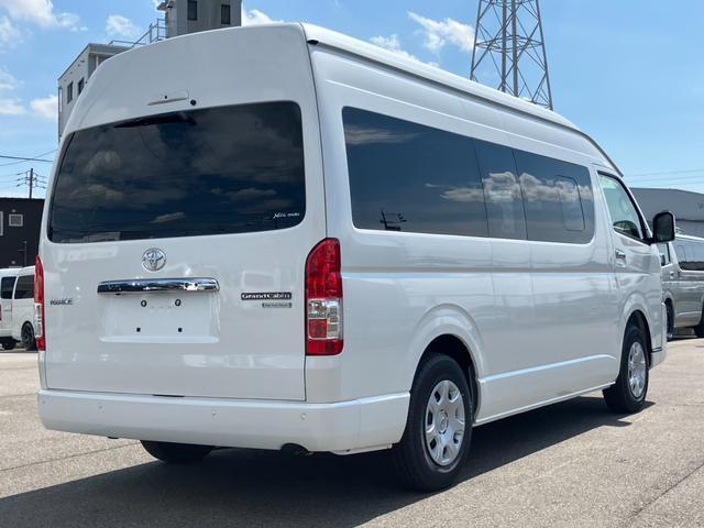 ハイエースワゴン グランドキャビン ファインテックツアラー/登録済未使用車/10人乗り/デジタルインナーミラー/パノラミックビューモニター/電動スライドドア/LEDフォグライト/スマートキー/トヨタセーフティセンス/助手席エアバック(11枚目)