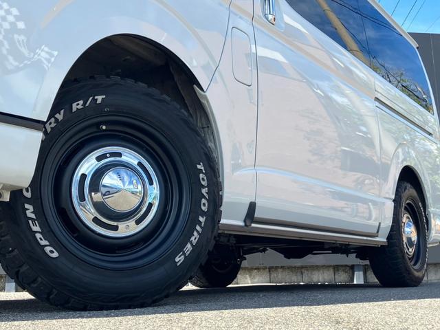 ハイエースバン スーパーＧＬ　ダークプライムＩＩ　４ＷＤ／寒冷地仕様／ナビＴＶ／バックカメラ／ＥＴＣ／パノラミックビューモニター／デジタルインナーミラー／フロントスポイラー／１６ｉｎアルミ／シートカバー／ＬＥＤヘッドライト／床張りキット／ベッドキット（2枚目）