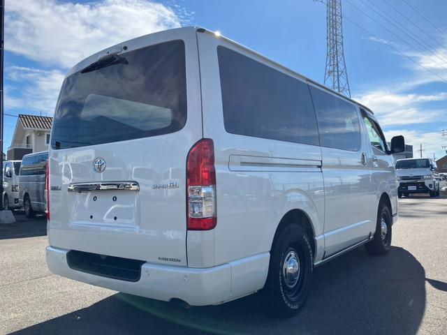 ハイエースバン スーパーＧＬ　ダークプライムＩＩ　４ＷＤ／寒冷地仕様／ナビＴＶ／バックカメラ／ＥＴＣ／パノラミックビューモニター／デジタルインナーミラー／フロントスポイラー／１６ｉｎアルミ／シートカバー／ＬＥＤヘッドライト／床張りキット／ベッドキット（11枚目）