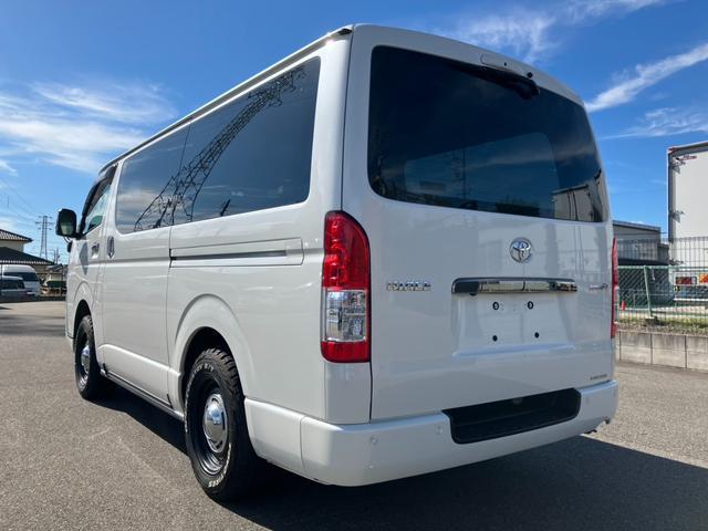 ハイエースバン スーパーＧＬ　ダークプライムＩＩ　４ＷＤ／寒冷地仕様／ナビＴＶ／バックカメラ／ＥＴＣ／パノラミックビューモニター／デジタルインナーミラー／フロントスポイラー／１６ｉｎアルミ／シートカバー／ＬＥＤヘッドライト／床張りキット／ベッドキット（12枚目）