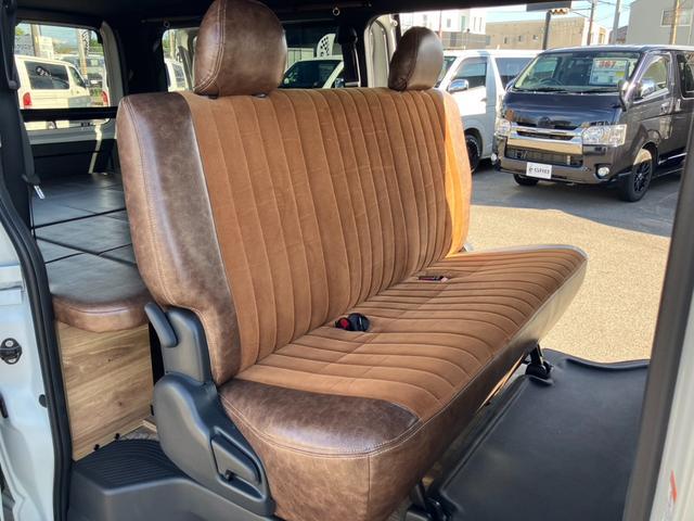 ハイエースバン スーパーＧＬ　ダークプライムＩＩ　４ＷＤ／寒冷地仕様／ナビＴＶ／バックカメラ／ＥＴＣ／パノラミックビューモニター／デジタルインナーミラー／フロントスポイラー／１６ｉｎアルミ／シートカバー／ＬＥＤヘッドライト／床張りキット／ベッドキット（19枚目）