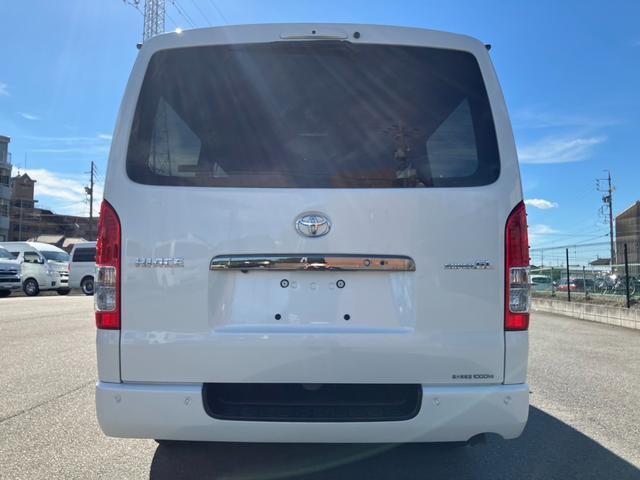 ハイエースバン スーパーＧＬ　ダークプライムＩＩ　４ＷＤ／寒冷地仕様／ナビＴＶ／バックカメラ／ＥＴＣ／パノラミックビューモニター／デジタルインナーミラー／フロントスポイラー／１６ｉｎアルミ／シートカバー／ＬＥＤヘッドライト／床張りキット／ベッドキット（22枚目）