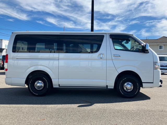 ハイエースバン スーパーＧＬ　ダークプライムＩＩ　４ＷＤ／寒冷地仕様／ナビＴＶ／バックカメラ／ＥＴＣ／パノラミックビューモニター／デジタルインナーミラー／フロントスポイラー／１６ｉｎアルミ／シートカバー／ＬＥＤヘッドライト／床張りキット／ベッドキット（23枚目）